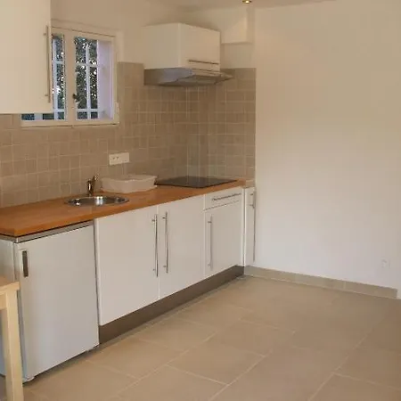 Guest house Cezanne 2*