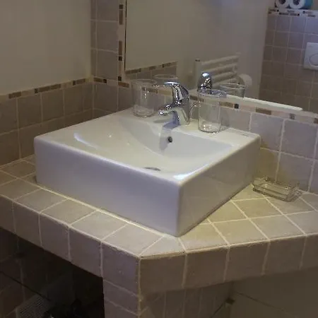 Cezanne Guest house 2*
